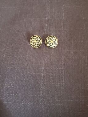 Gold-Tone Floral Filigree Stud Earrings - Unbranded